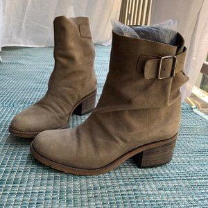 LD TUTTLE Boots "The Square" Taupe Dove Gray Sz 36